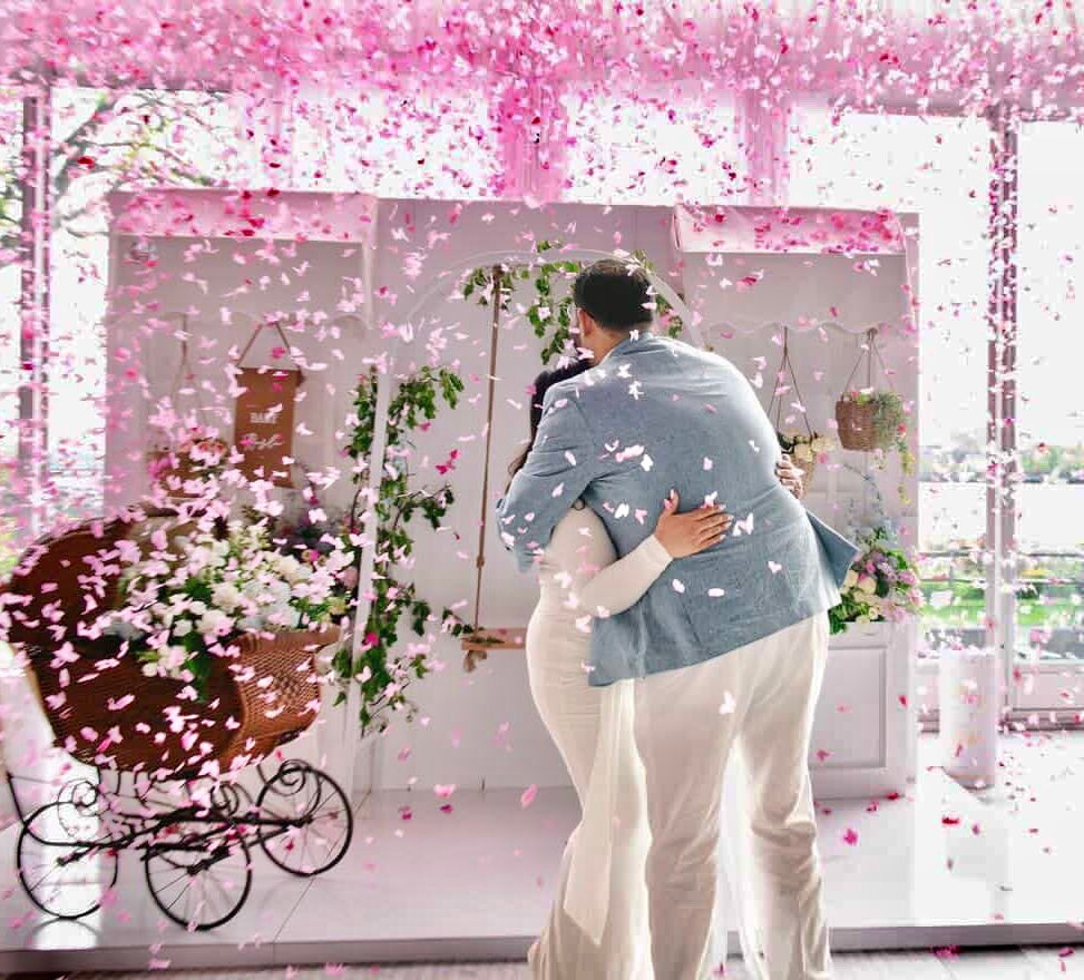 24in. Auto Wireless Confetti Box